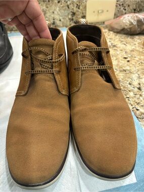 UGG Men's Chukka Boots in Tan Suede